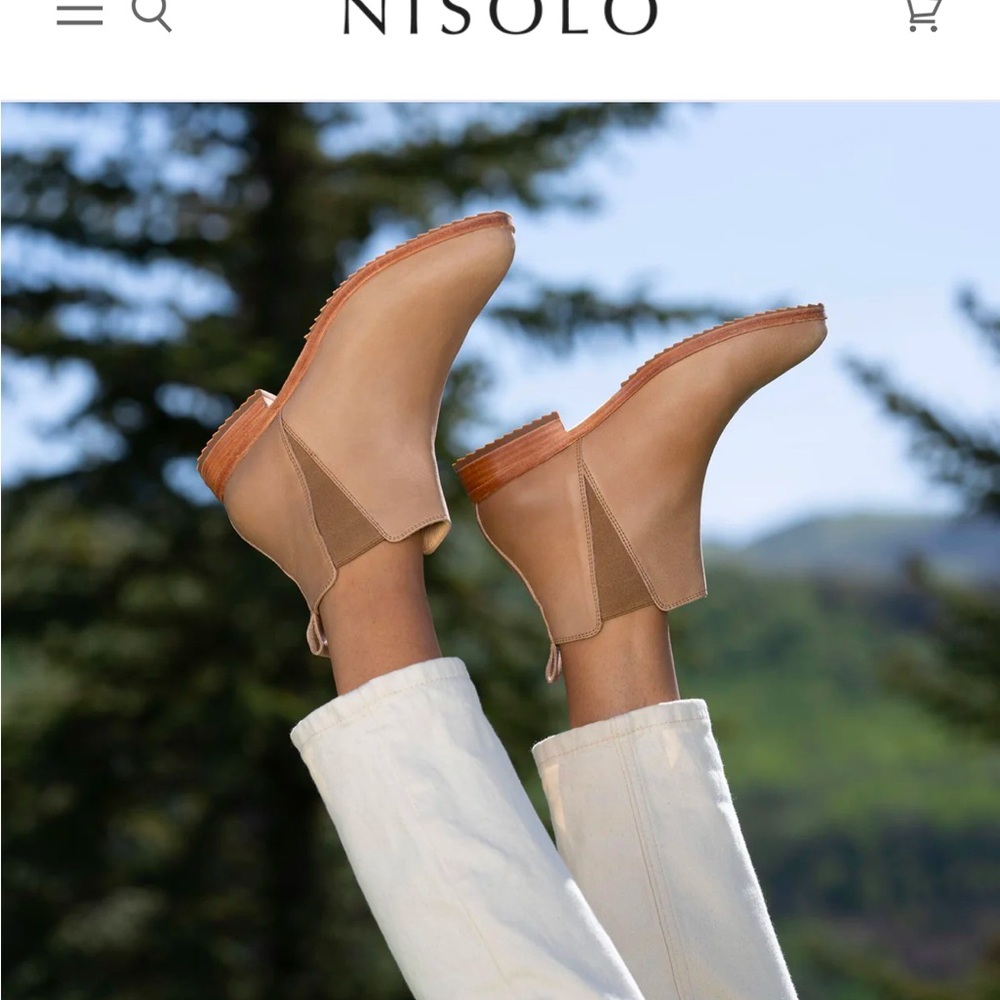 Nisolo Eva Everyday Chelsea Boot in Almond (Size 9)